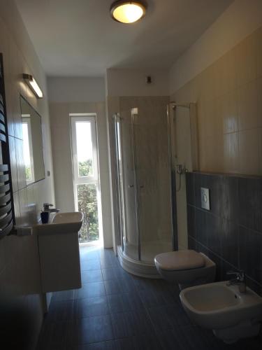 One-Bedroom Apartment with Sea View image 8