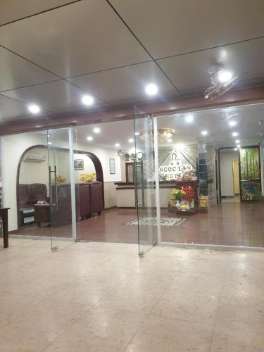 Entrance, Ngọc Lan Hotel in District 11
