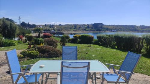 vue mer de l'autre coté du jardin - Chambre d'hôtes - Crozon