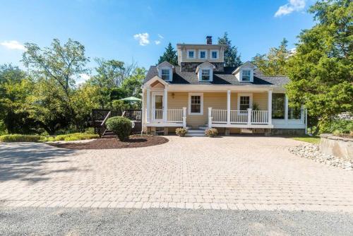 Beautiful 5BR, 3.5BA Cape Cod Home with Park View