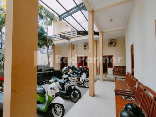 Calida Hotel Mitra RedDoorz near Alun Alun Wonosari in 우노사리