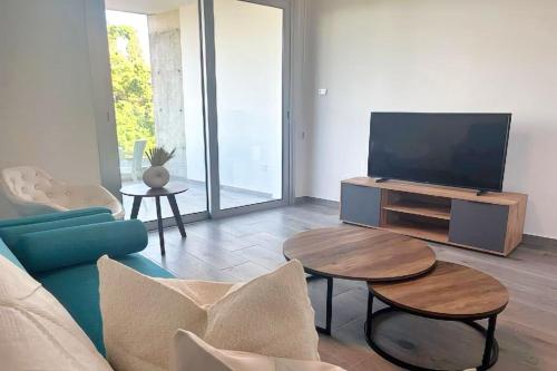 Phaedrus Living Coral Suites Harmony