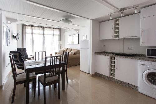 Apartment with Private Terrace (6 Adults) - Attic - Calle Adolfo Rodriguez Jurado 8 image 10