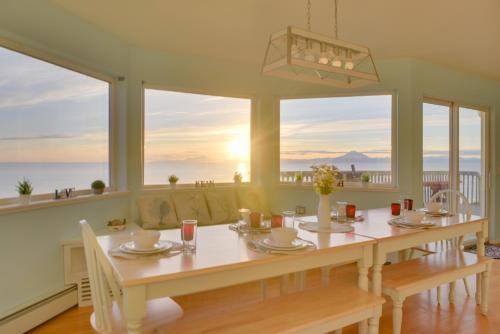 . Oceanfront Kenai Villa w/ Fireplace & Deck