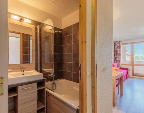 Bel appartement vue montagne in 라 플라뉴
