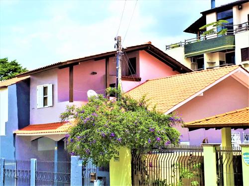 Casa na Lagoa da Conceição 3 suítes e cozinha completa - Próx Praias Barra da Lagoa, Mole e Joaquina!