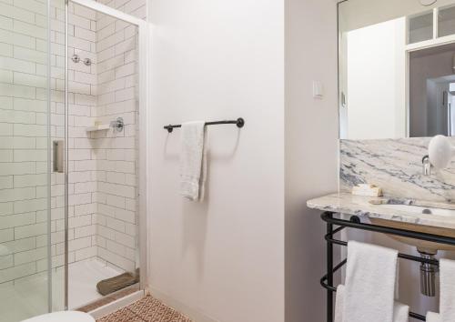 One-Bedroom Apartment with Balcony image 5