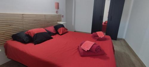 1 queen bed, 2 sofa beds