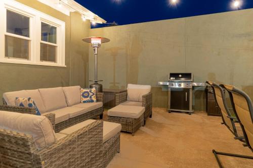 Plush 2-bed apt in Riverside Heights! - image 14