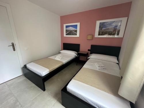 2 twin beds