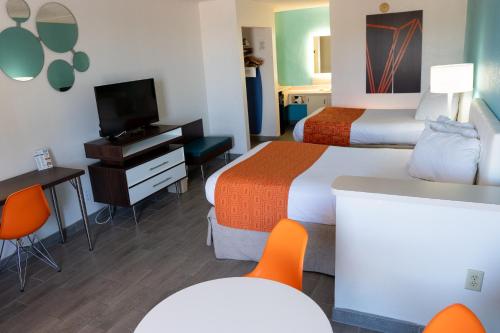 Howard Johnson by Wyndham Clearwater FL - image 9