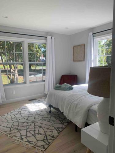 Tranquil Trio: 6 BR, 4 BA, 3 Units, Deer Haven in Silver Spring, USA