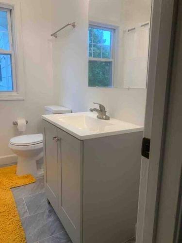 Tranquil Trio: 6 BR, 4 BA, 3 Units, Deer Haven in Silver Spring, USA
