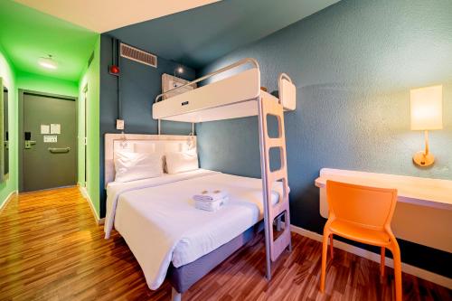 Standard Apartment with Overlapping Bed image 6