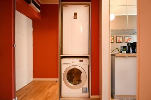 Downtown Oasis: Central Apartments with Cozy Charm - image 3