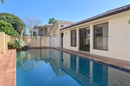 Decorated with love 4BD Family House with Pool
