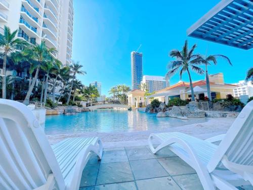 Prime Location 2BD Serviced Apt at Surfers Paradise