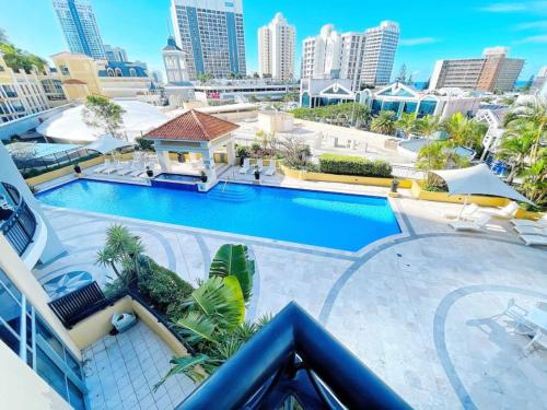 Prime Location 2BD Serviced Apt at Surfers Paradise