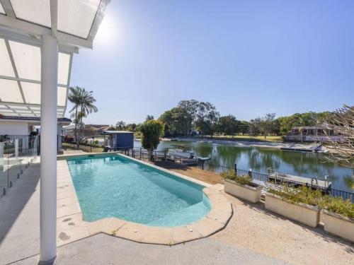 Broadwater Views Luxurious and Spacious Dream Home