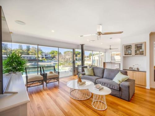 Broadwater Views Luxurious and Spacious Dream Home