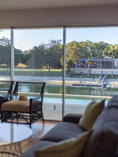 Broadwater Views Luxurious and Spacious Dream Home