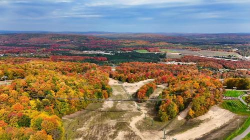 780 Combined Upper and Lower Disciples Village Condo in Boyne Falls, USA