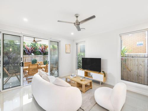 4BR Cozy house 5mins to beach