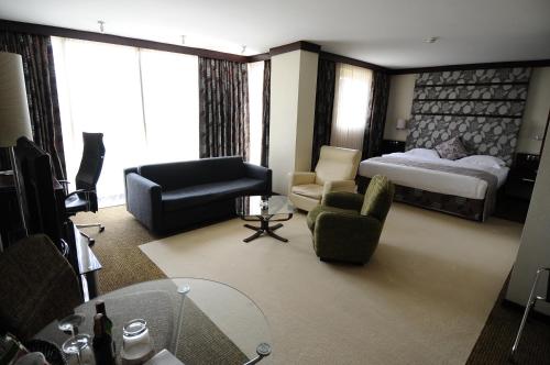 Two Connecting Deluxe Double Rooms