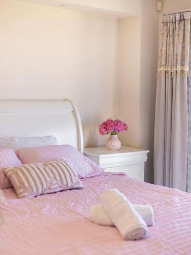 Charming 4BR House and Cozy Garden