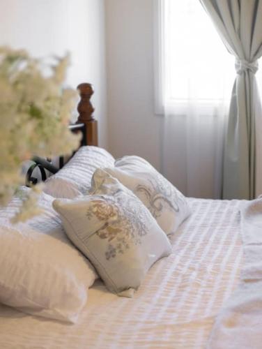 Charming 4BR House and Cozy Garden