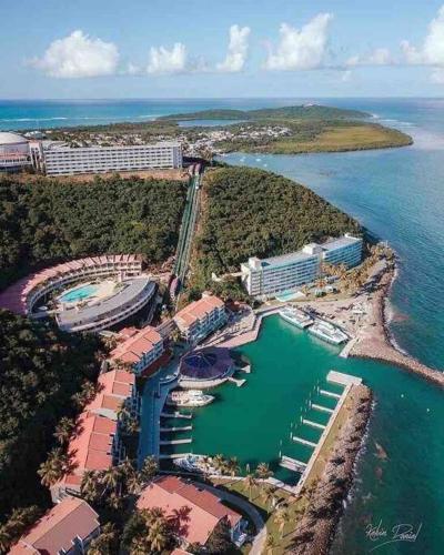 Beautiful Ocean Blue Love oceanfront apartment in Fajardo