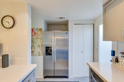 Pet-Friendly Rancho Mirage Townhome with Pool! in Rancho Mirage, USA