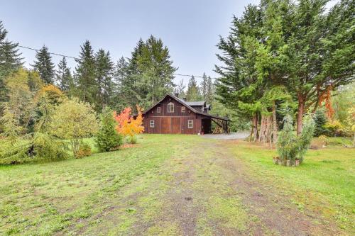 . Quaint Port Angeles Studio with Fire Pit!