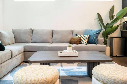 NEW Casa Vallos Downtown w Private Garage in San Antonio, USA