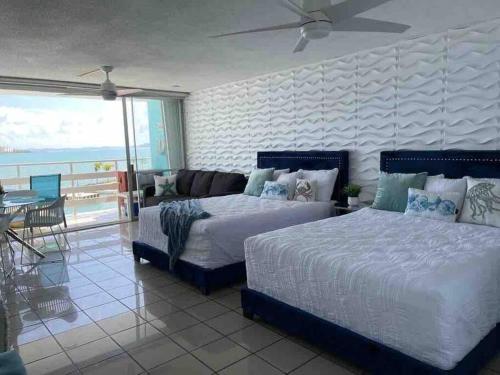 Hermoso Estudio frente al mar Ocean Blue Faith