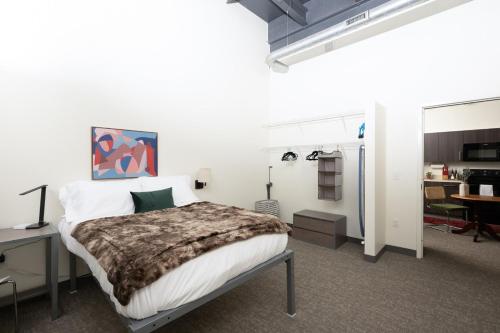 Flexhome Fiserv 2BR Private Apt EL8 in Milwaukee, USA