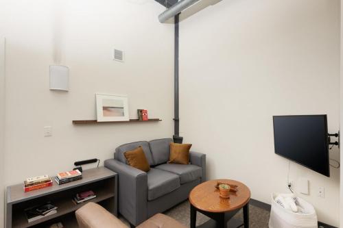 Flexhome Fiserv 2BR Private Apt EL5 in Milwaukee, USA