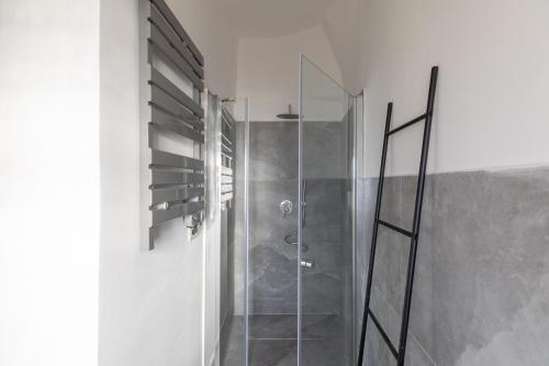 iFlat Trevi Fountain's roomy&friendly apartment - image 12