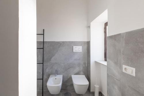 iFlat Trevi Fountain's roomy&friendly apartment - image 13