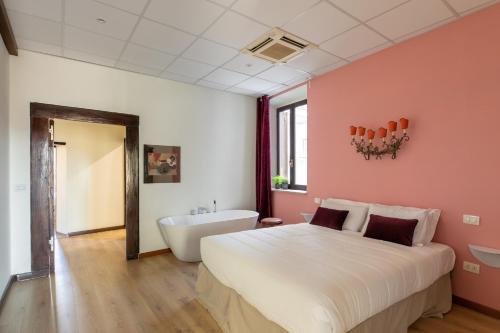 iFlat Trevi Fountain's roomy&friendly apartment - image 13