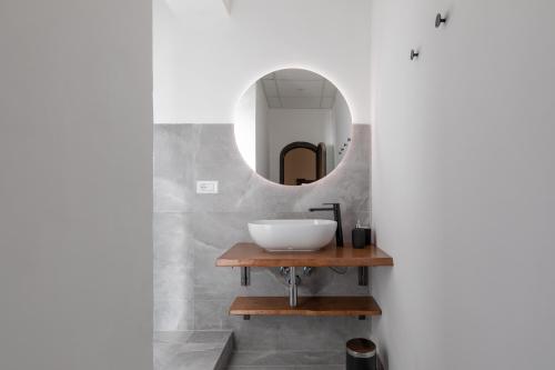 iFlat Trevi Fountain's roomy&friendly apartment - image 14