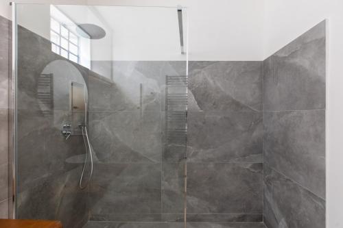 iFlat Trevi Fountain's roomy&friendly apartment - image 10