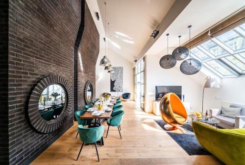 5BR+2Bath Old Town Industrial Penthouse, A/C