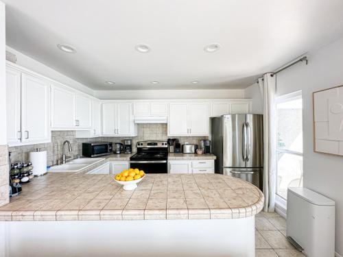 Cozy House With Ocean View - PCH-R-MA in Malibu, USA