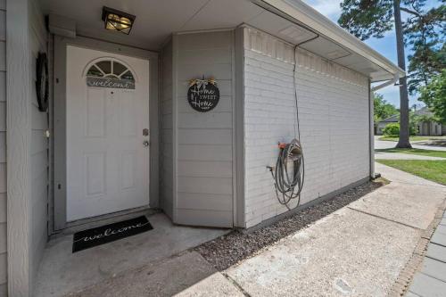 Cozy 2 Bed/1 Bath Home near IAH Airport - Houston in Spring, USA