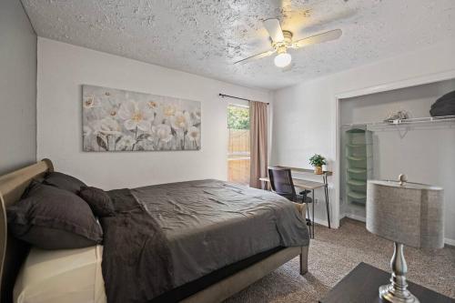 Cozy 2 Bed/1 Bath Home near IAH Airport - Houston in Spring, USA