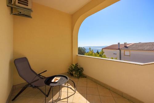 One-Bedroom Apartment image 6