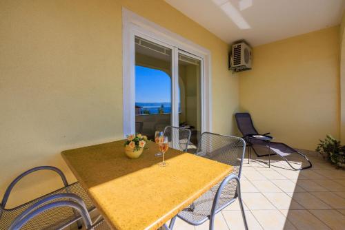 One-Bedroom Apartment image 5