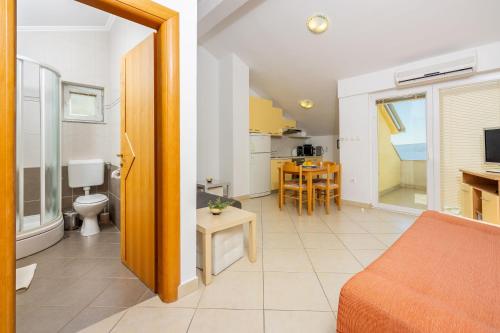 One-Bedroom apartment Standard image 10