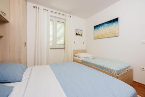 One-Bedroom Apartment image 8
